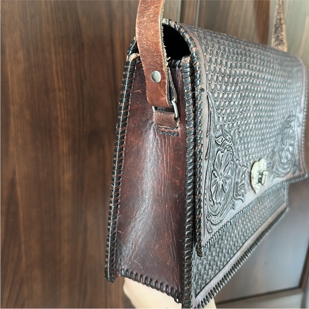 🤎Vintage~Handmade Leather Bag with Heart Clasp Closure - Picture 7 of 14